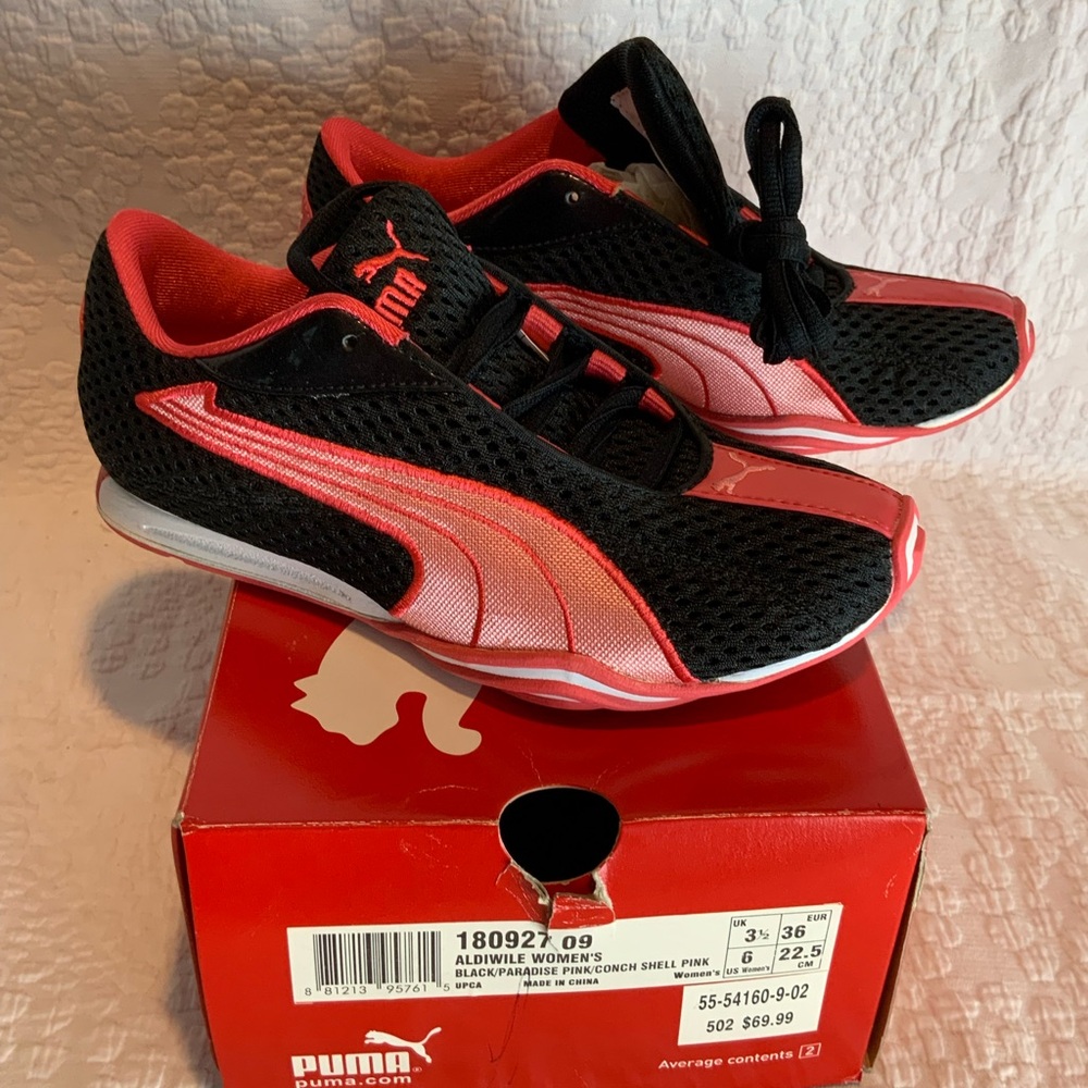 Puma Black and Pink Aldiwile Sneakers size 6 brand new in box  vintage